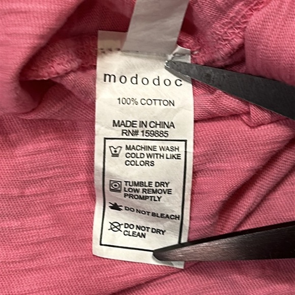 Mododoc Agave Pink Relaxed Fit Curve Hem Short Sleeve V-Neck Cotton Burnout Tee - Picture 4 of 5